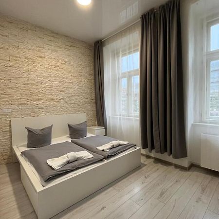 P.A.E.R. Apartments Praga Esterno foto