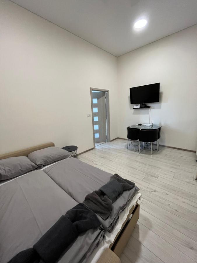 P.A.E.R. Apartments Praga Esterno foto